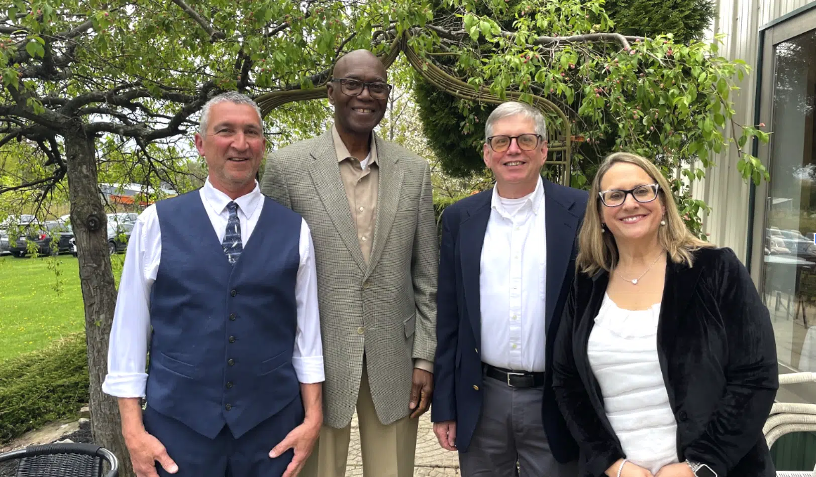 Williamson honors five standout alumni at winery event